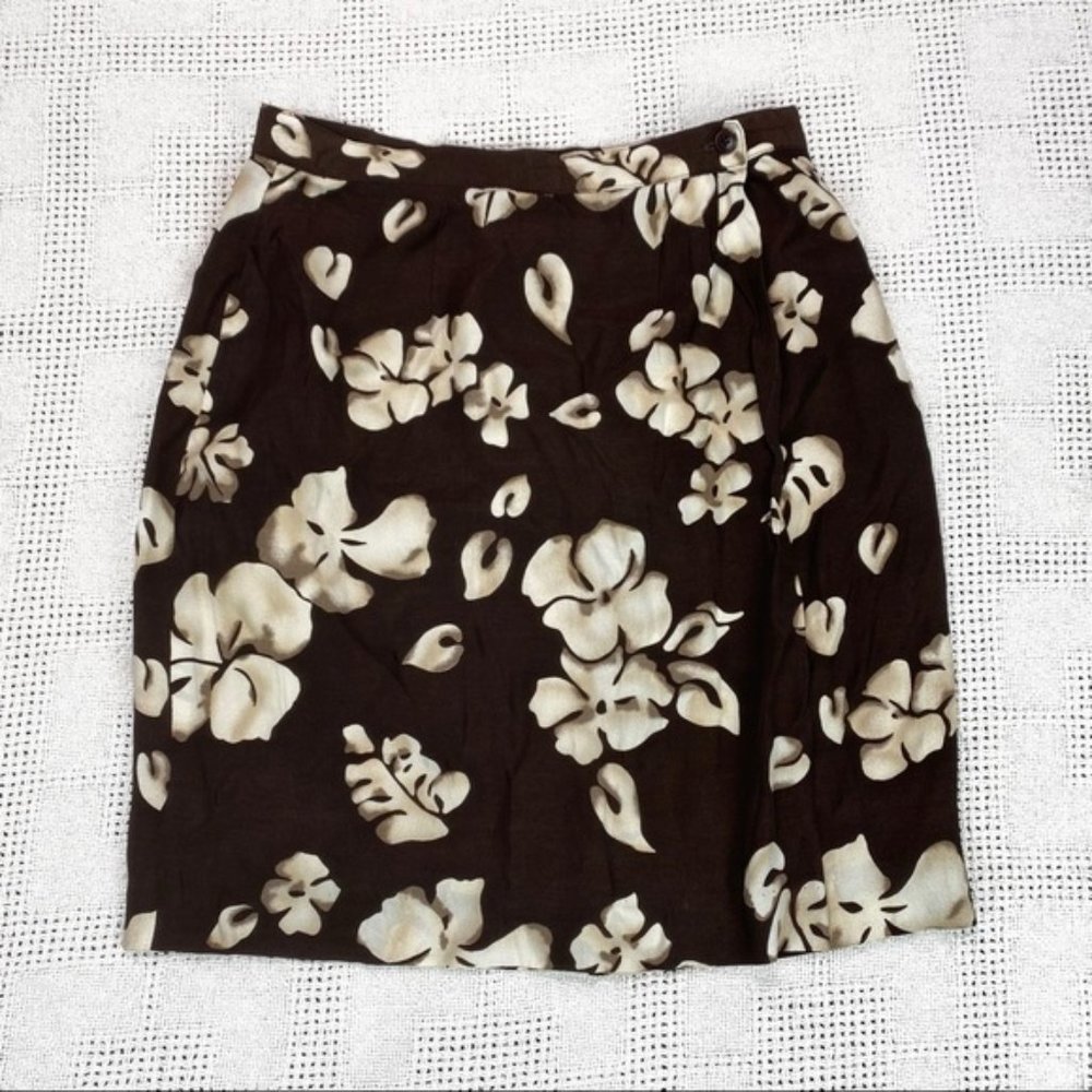 Chocolate brown skirt with tan Hibiscus flowers - 8 🌸